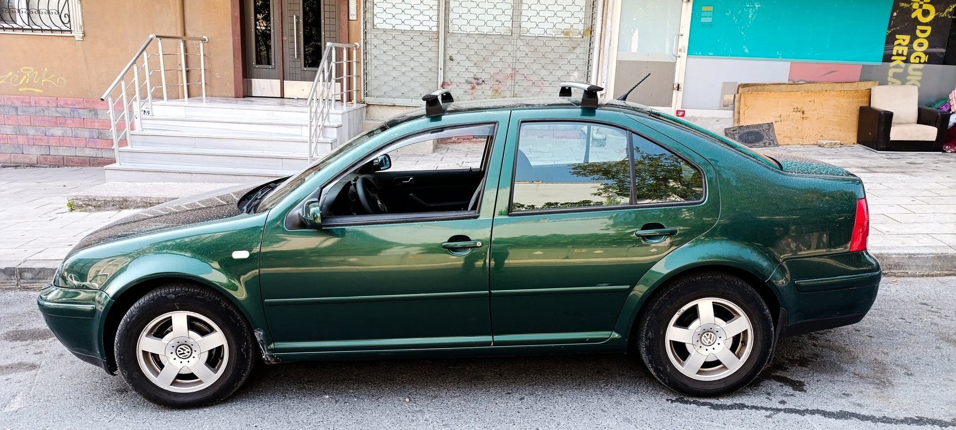 For Volkswagen Bora Sedan Roof Rack Cross Bar, Metal Bracket, Black 1998-2005 For Volkswagen Bora Sedan Roof Rack Cross Bar, Metal Bracket, Black 1998-2005